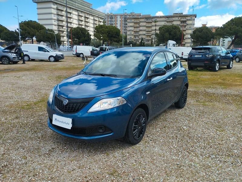 Usata Lancia Ypsilon Silver 69 CV (50 kW) 2023 Blu Utilitaria