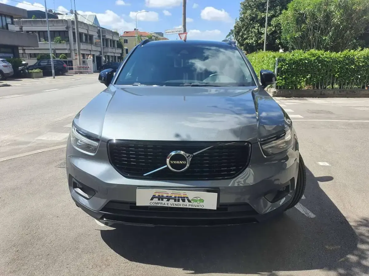Usata Volvo XC40 R-Design 190 CV (139 kW) 2018 Grigio SUV
