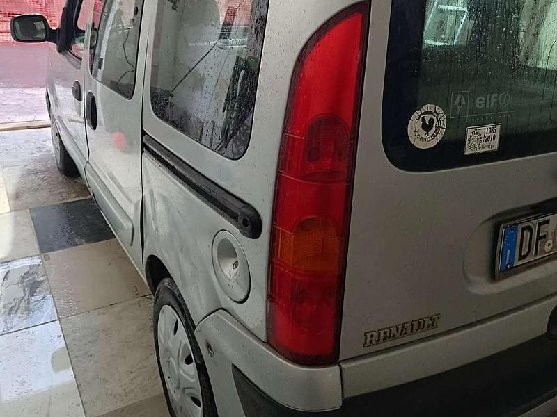 Usado Renault Kangoo 82 CV (60 kW) 2003 Monovolumen