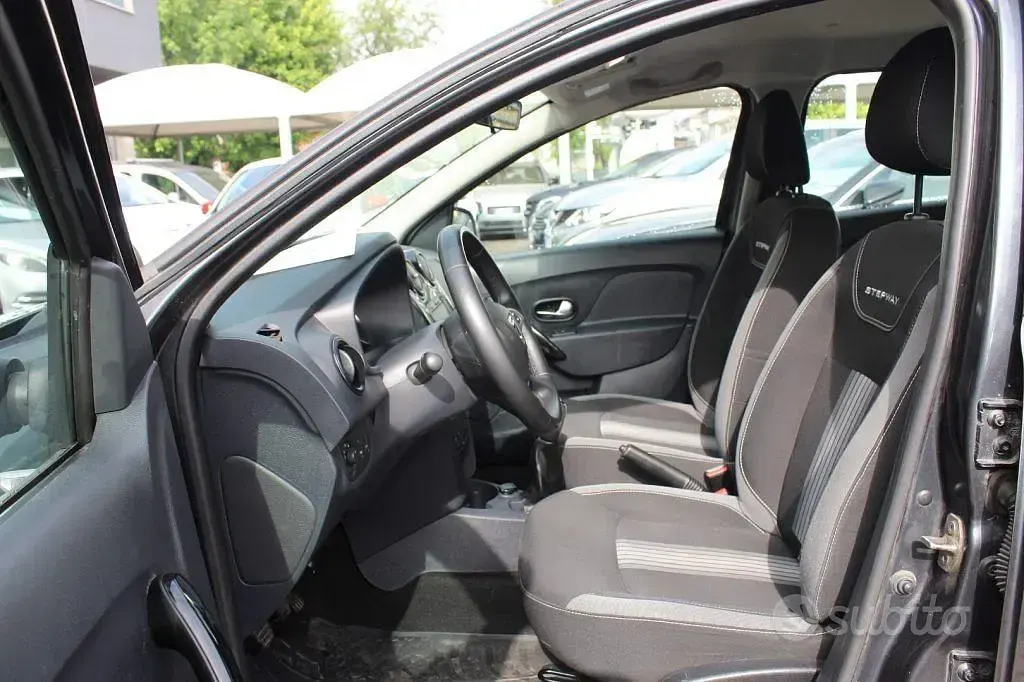 Usata Dacia Sandero Stepway 90 CV (66 kW) 2018 Grigio Berlina