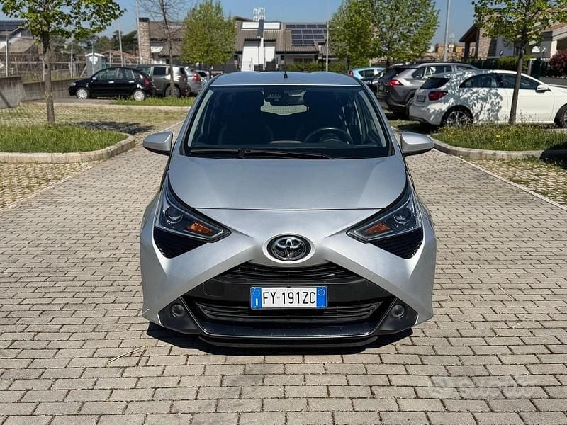 Usata Toyota Aygo Connect Style 72 CV (52 kW) 2020 Grigio Utilitaria