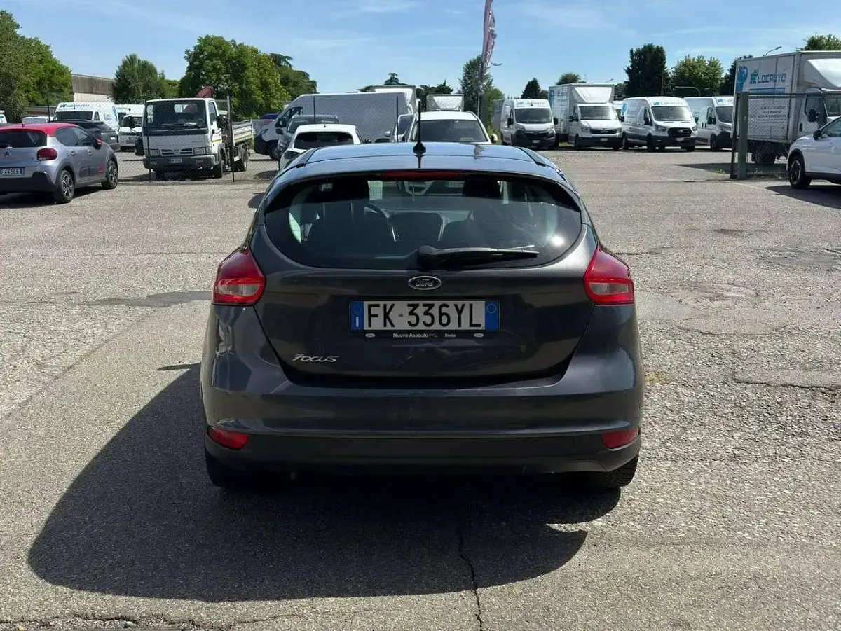 Usata Ford Focus S 95 CV (69 kW) 2017 Grigio Berlina