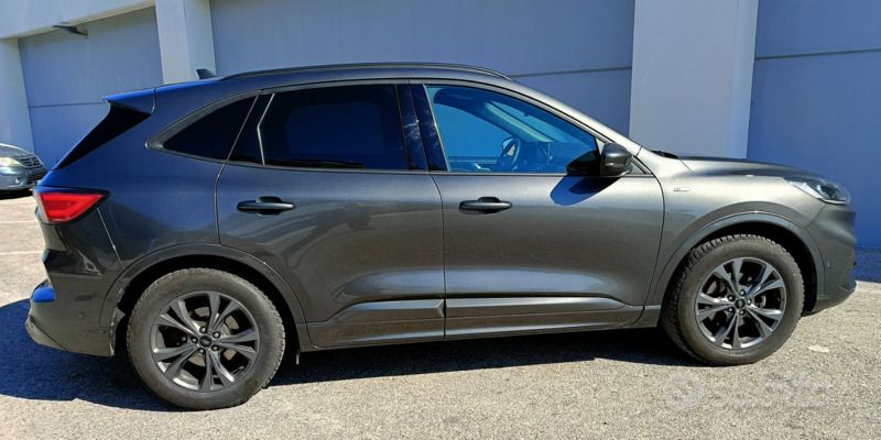 Usata Ford Kuga ST-Line 120 CV (88 kW) 2022 Grigio SUV