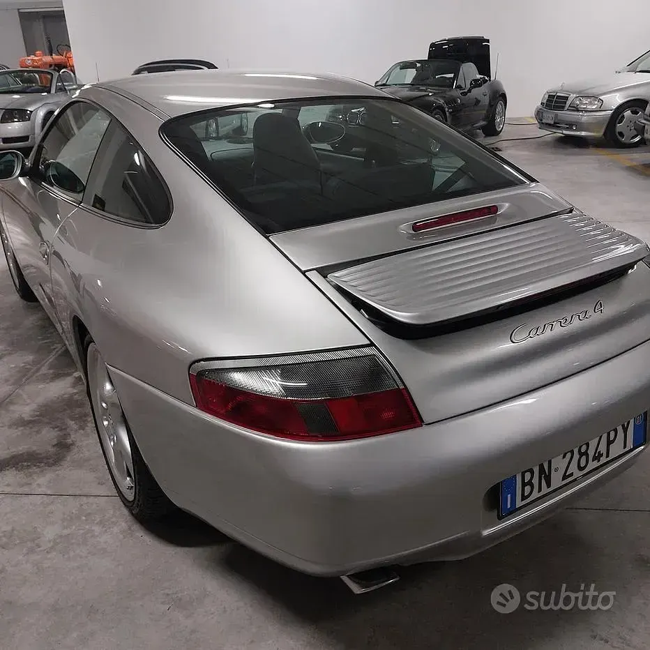 Usata Porsche 911 Carrera 4 300 CV (220 kW) 2001 Grigio Coupé