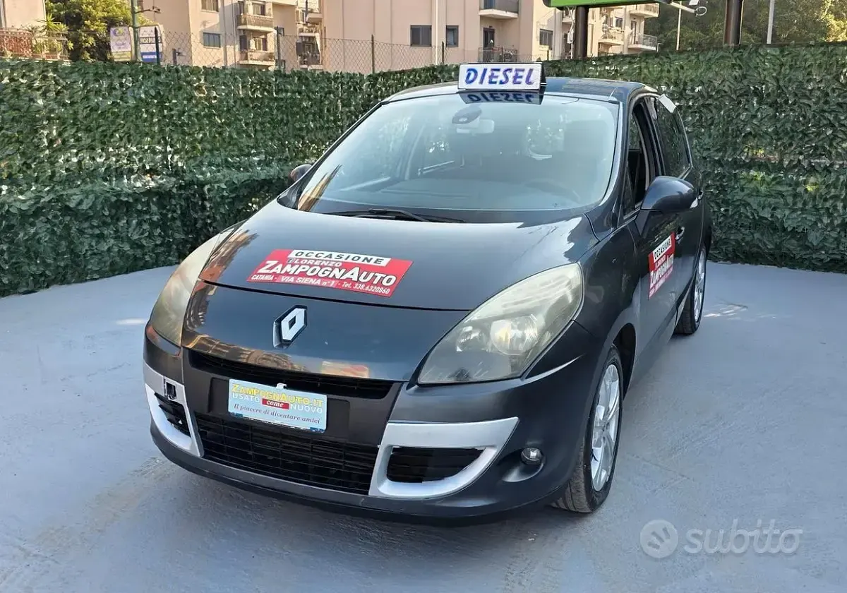 Usata Renault Scénic 110 CV (80 kW) 2010 Grigio Monovolume