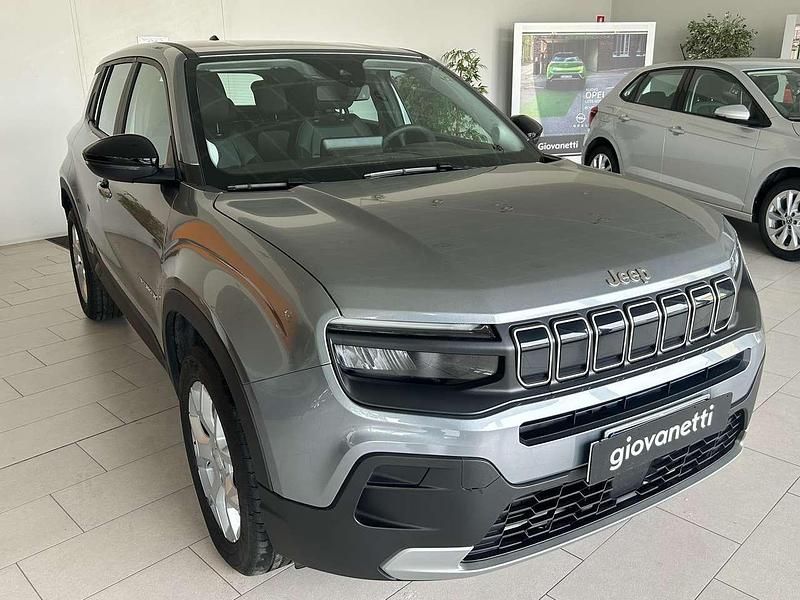 Käytetty Jeep Avenger Altitude 101 HP (74 kW) 2025 Harmaa Katumaasturi