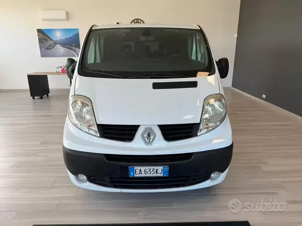 Begagnad Renault Trafic 114 HK (83 kW) 2010 Vit Minibuss