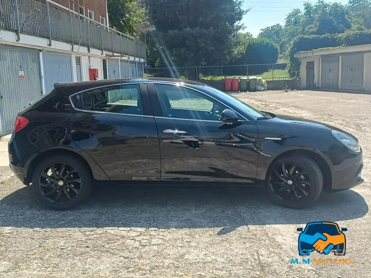 Usata Alfa Romeo Giulietta Distinctive 120 CV (88 kW) 2016 Nero Utilitaria