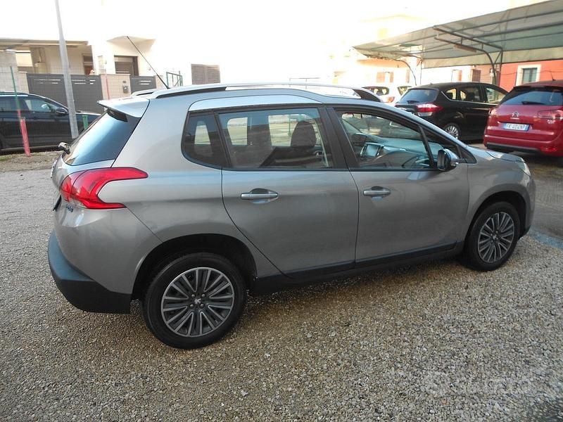 Usata Peugeot 2008 Active 68 CV (50 kW) 2015 Grigio SUV
