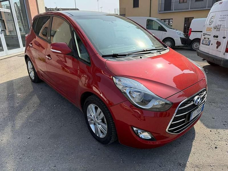 Usata Hyundai ix20 Xpossible 124 CV (91 kW) 2016 Rosso Utilitaria
