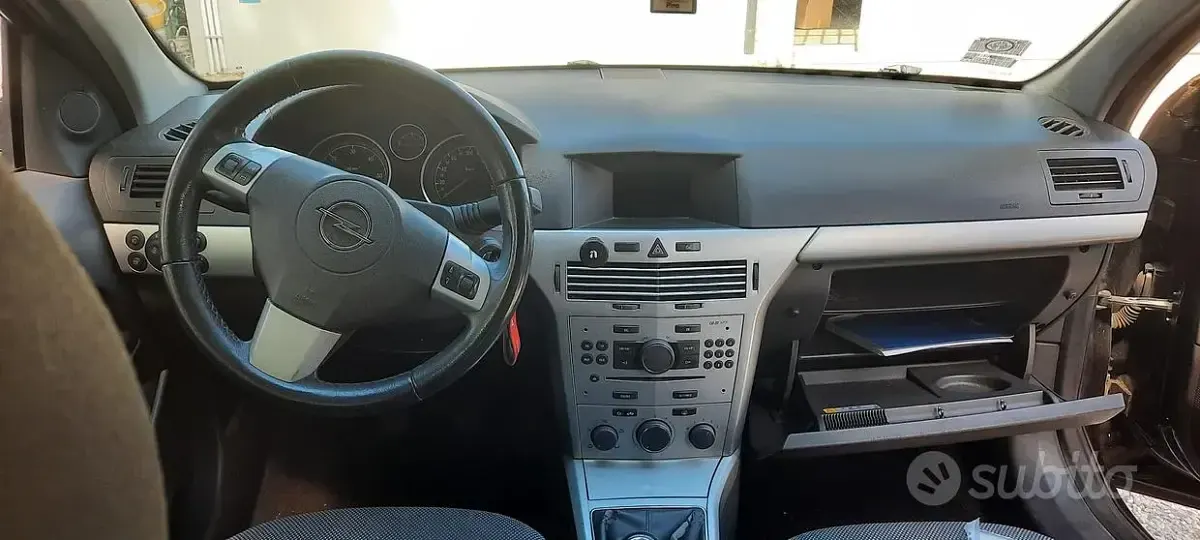 Usata Opel Astra 110 CV (80 kW) 2009 Nero Station wagon