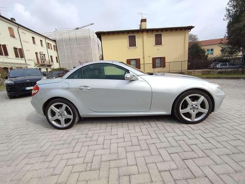 Usata Mercedes SLK280 231 CV (169 kW) 2005 Argento Cabrio