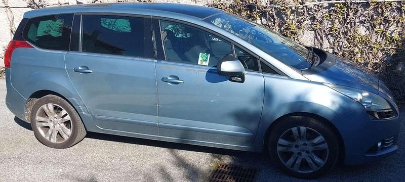 Usata Peugeot 5008 Allure 150 CV (110 kW) 2009 Blu/azzurro Monovolume