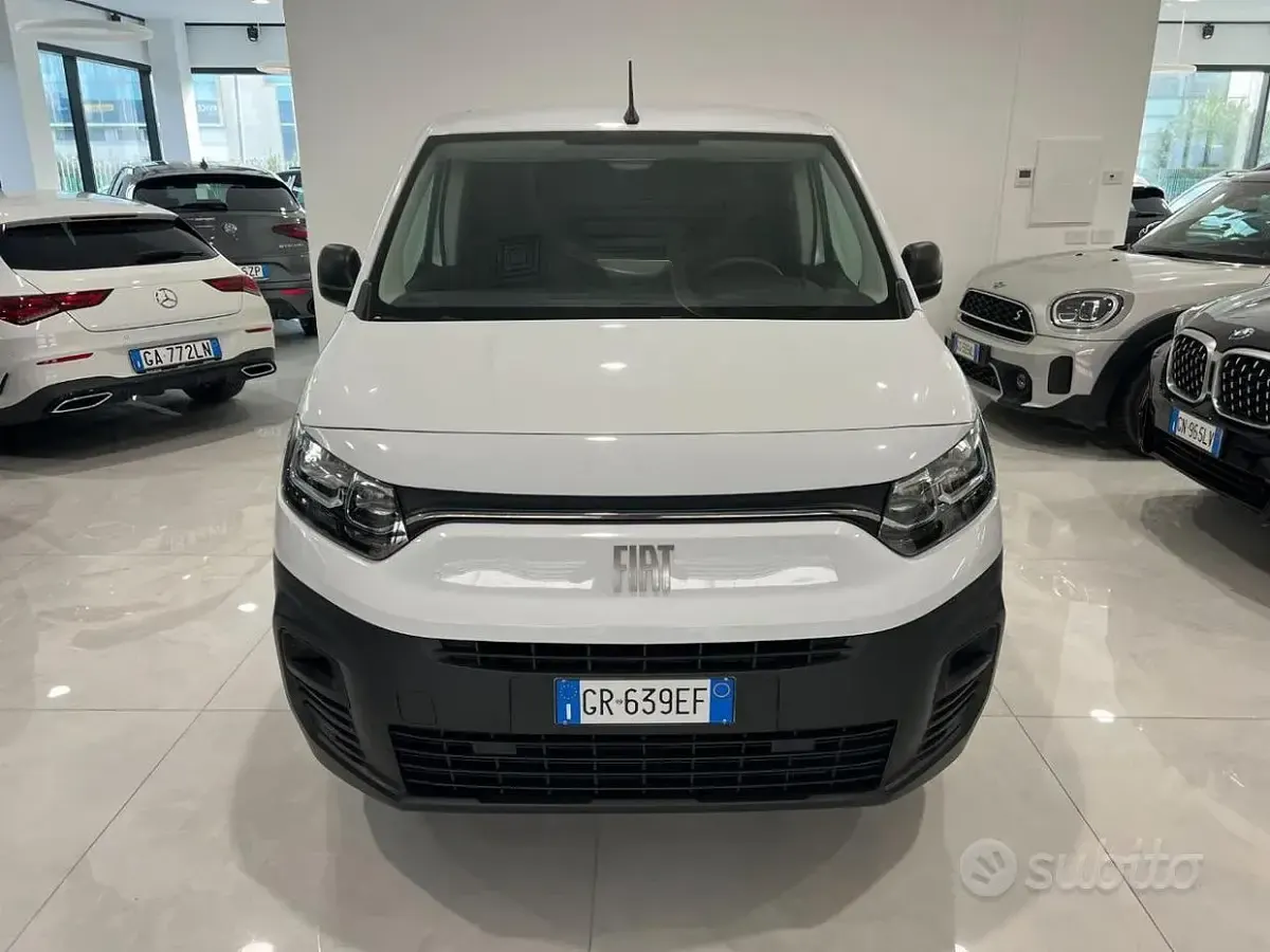 Usata Fiat Doblò 131 CV (96 kW) 2023 Bianco Monovolume
