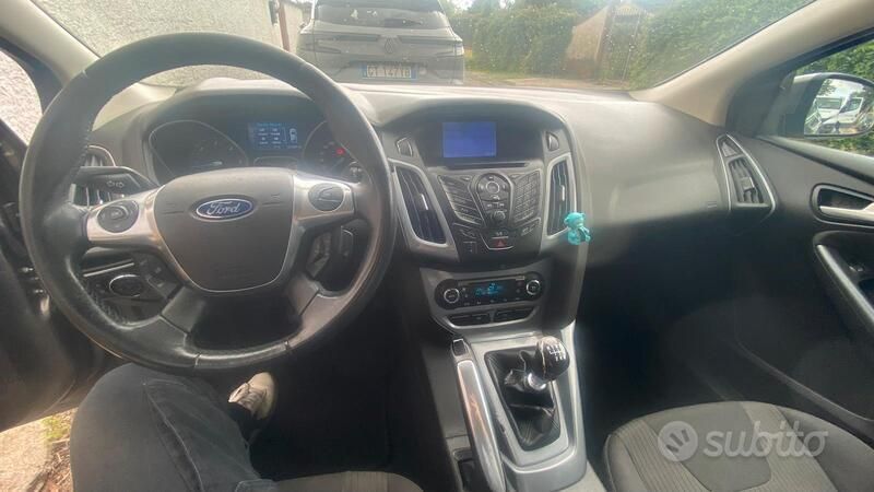 Usata Ford Focus Titanium 116 CV (85 kW) 2011 Grigio Berlina