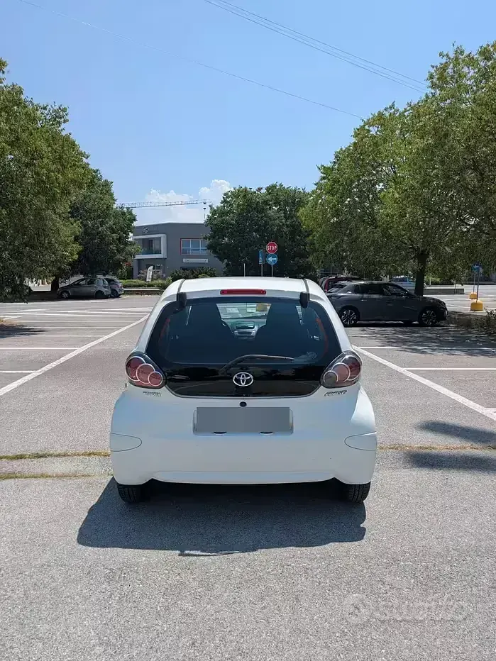Usata Toyota Aygo 68 CV (50 kW) 2011 Bianco Utilitaria