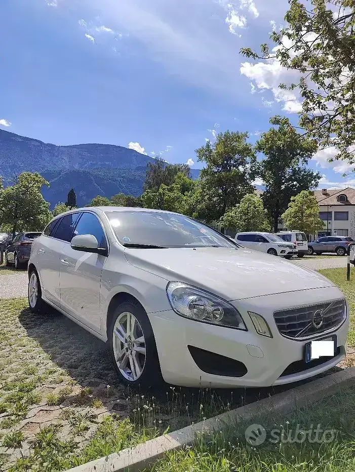 Usata Volvo V60 Momentum 181 CV (133 kW) 2013 Bianco Station wagon