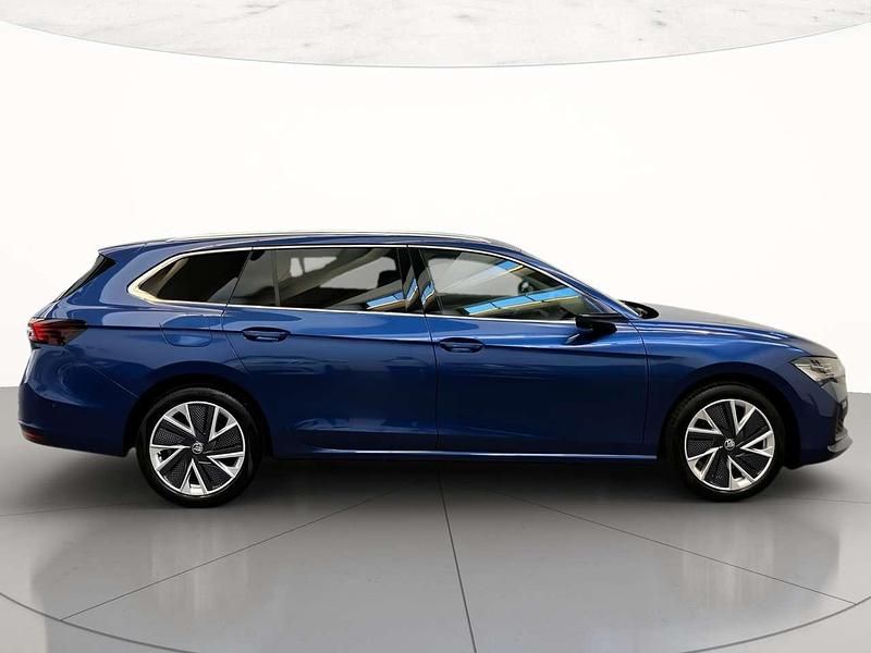 Usata Skoda Superb Style 150 CV (110 kW) 2024 Blu cobalto metallizzato Station wagon