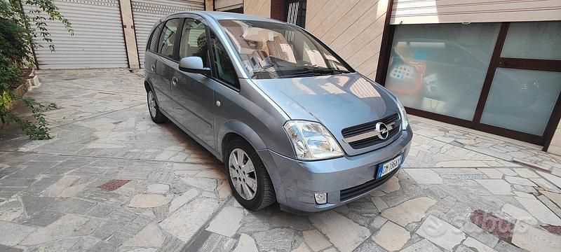 Usata Opel Meriva Cosmo 101 CV (74 kW) 2004 Grigio Monovolume