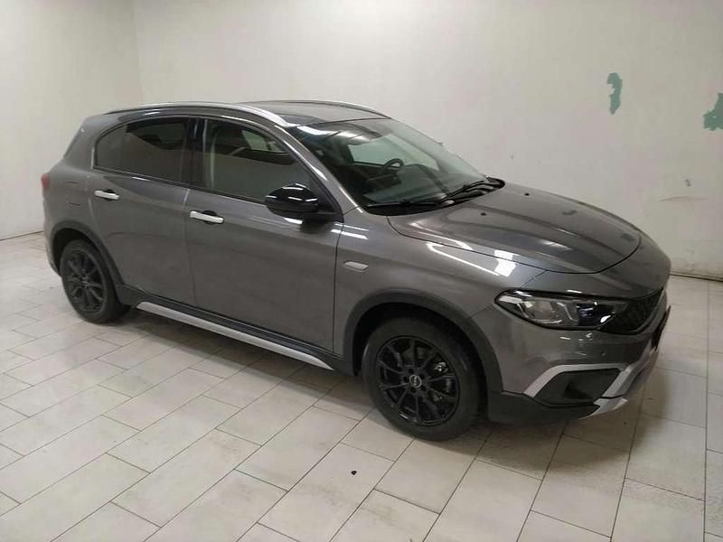 Usata Fiat Tipo Cross 101 CV (74 kW) 2021 Grigio Berlina