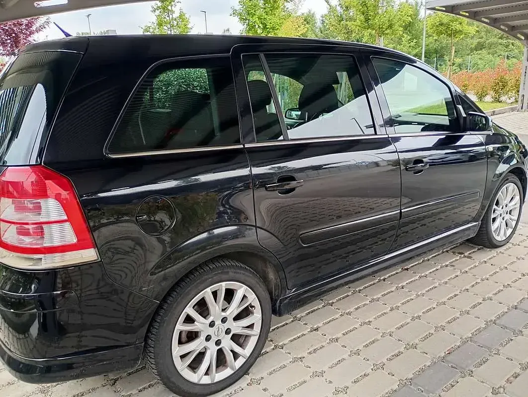Usata Opel Zafira Cosmo 150 CV (110 kW) 2009 Nero Monovolume