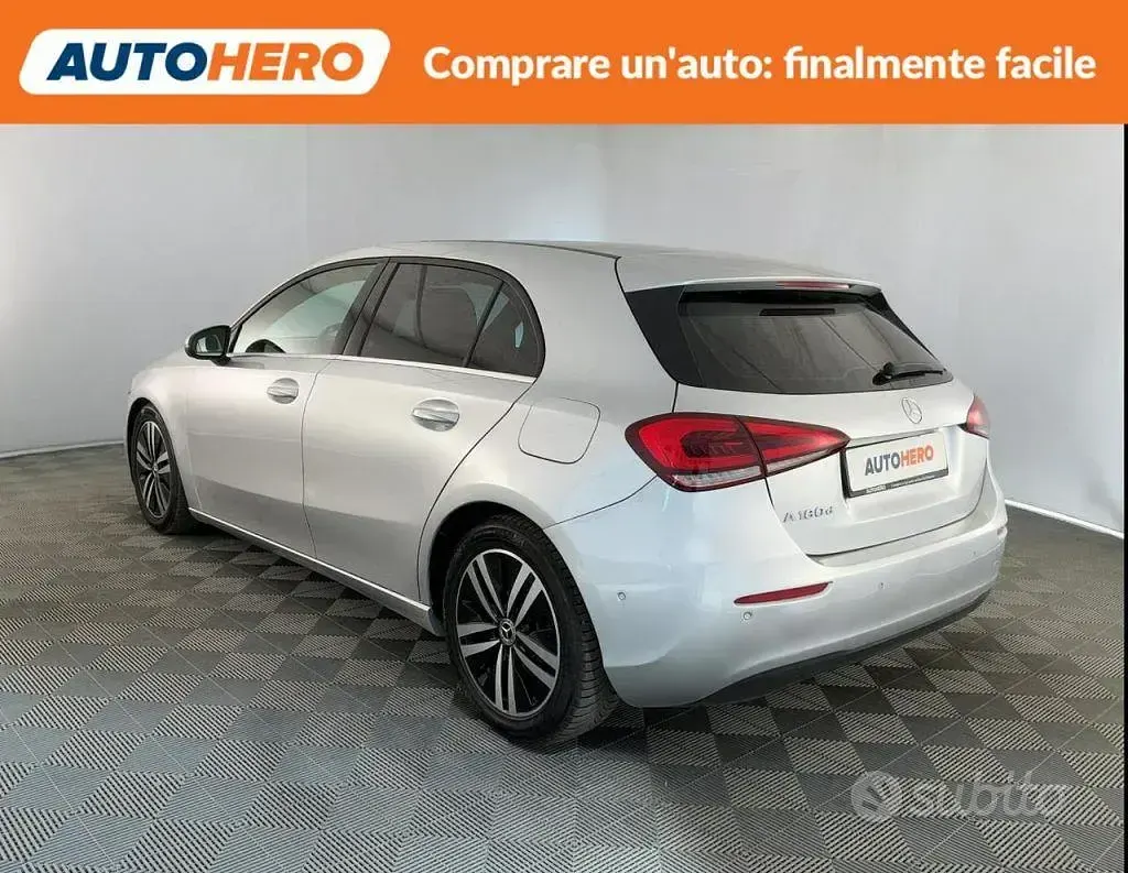 Usata Mercedes A180 116 CV (85 kW) 2019 Grigio Berlina