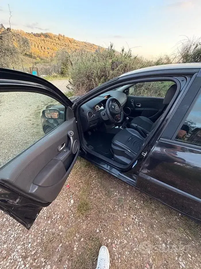 Usata Renault Clio LE 85 CV (62 kW) 2007 Nero Utilitaria
