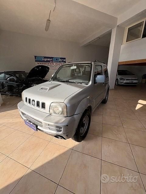 Grigio Usata 2007 Suzuki Jimny SUV | 6900 € (Ottimo prezzo) - Immagine 1/4