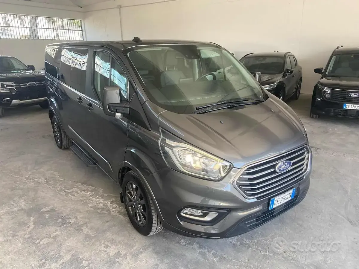 Usata Ford Tourneo Titanium X 185 CV (136 kW) 2021 Grigio Monovolume