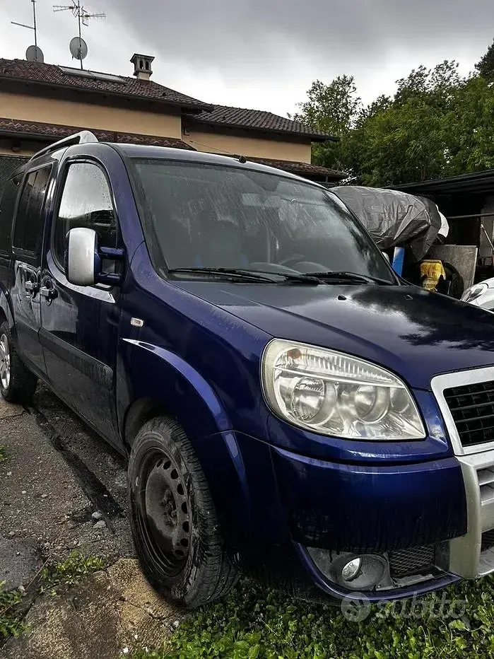 Käytetty Fiat Doblò 85 HP (62 kW) 2007 Sininen Tila-auto
