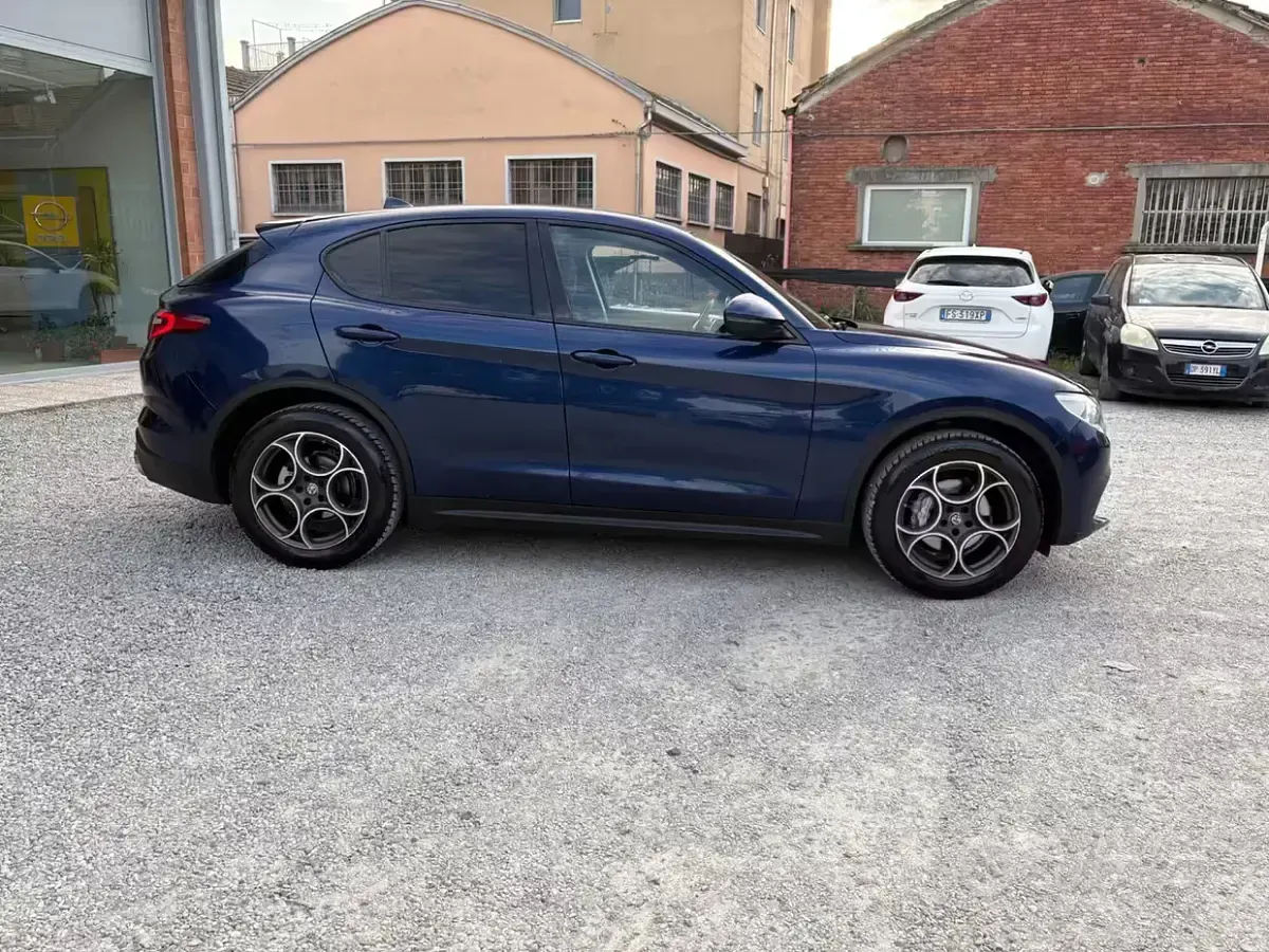 Usata Alfa Romeo Stelvio Executive 210 CV (154 kW) 2017 Blu SUV