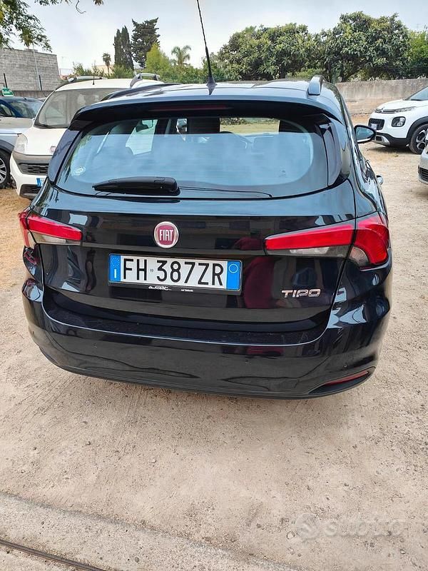 Usata Fiat Tipo Lounge 120 CV (88 kW) 2017 Blu/azzurro Station wagon