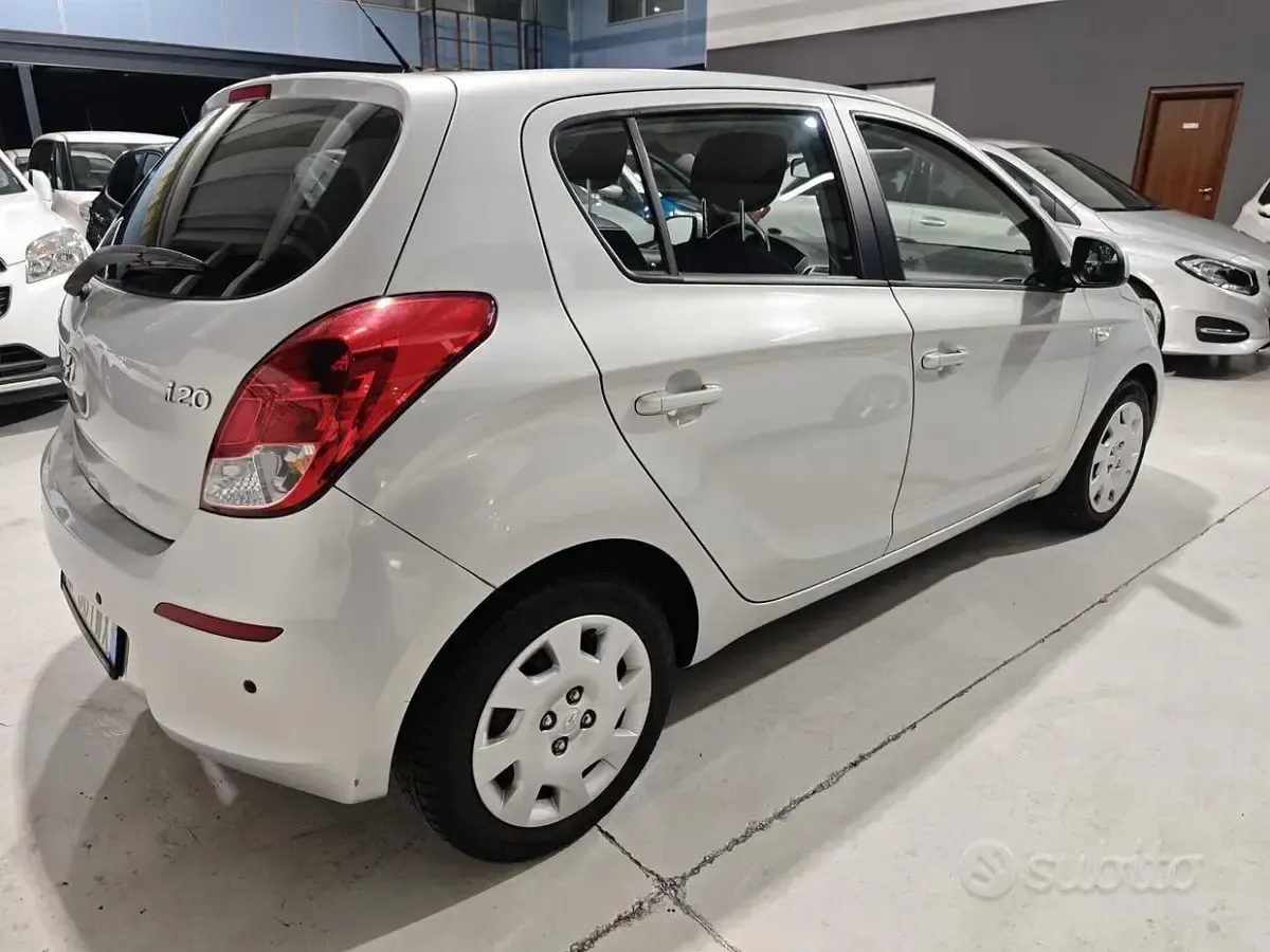 Usata Hyundai i20 84 CV (61 kW) 2013 Grigio Utilitaria