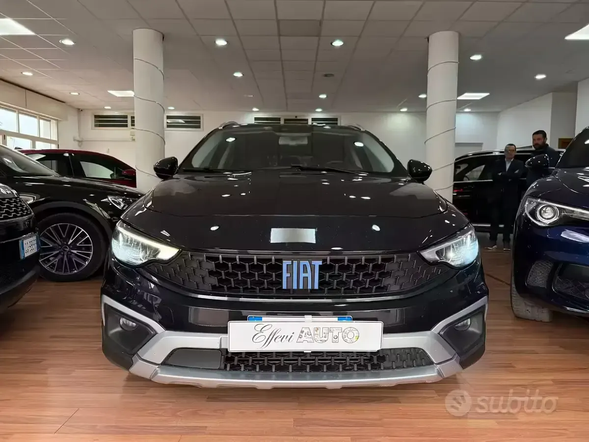 Usata Fiat Tipo Cross 131 CV (96 kW) 2022 Blu Berlina