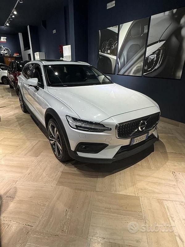 Usata Volvo V40 2019 Bianco Station wagon