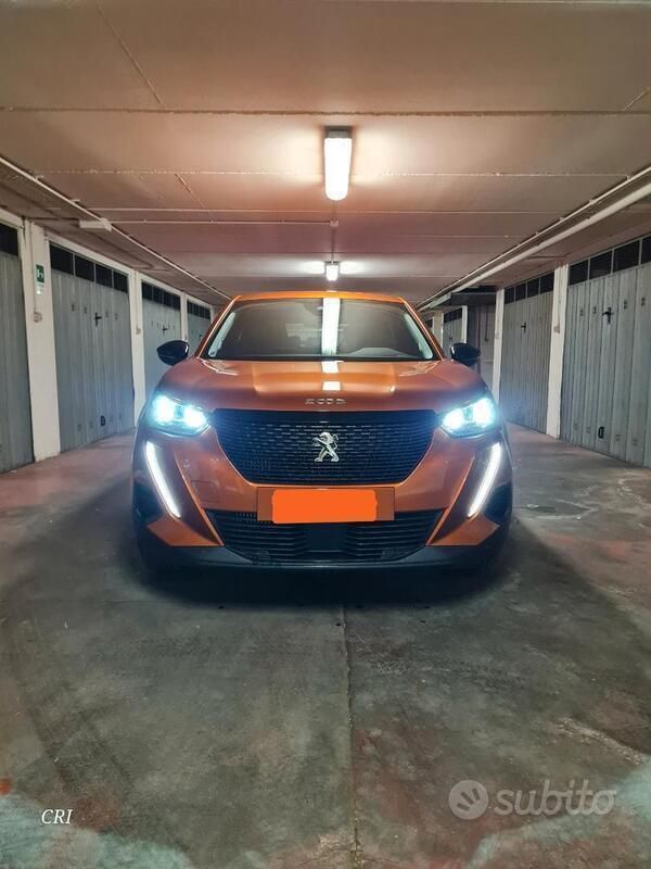 Arancione Usata 2022 Peugeot 2008 Allure SUV | 20.500 € (Molto cara) - Immagine 1/4