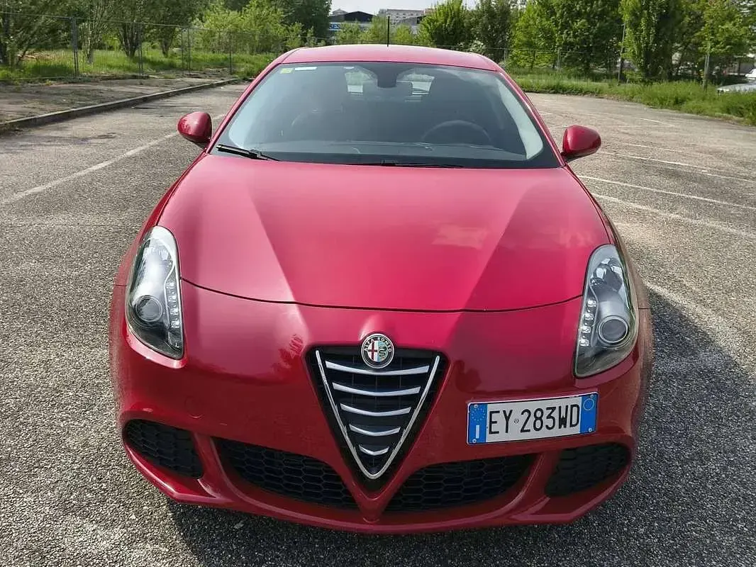 Usata Alfa Romeo Giulietta Impression 105 CV (77 kW) 2015 Rosso Utilitaria