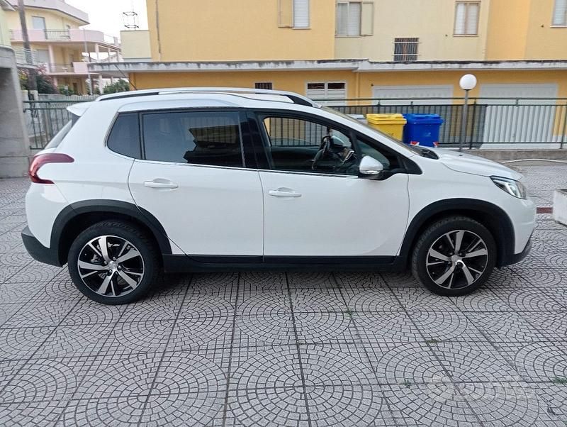 Usata Peugeot 2008 Allure 100 CV (73 kW) 2019 Bianco SUV