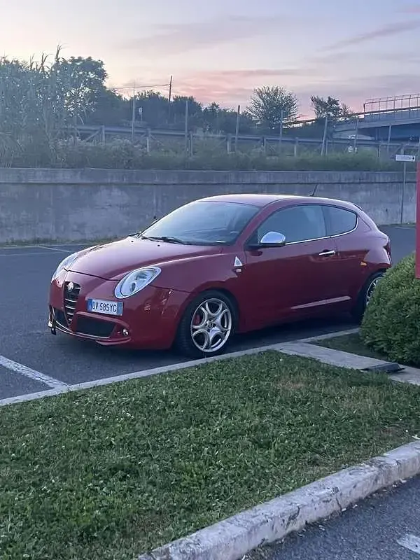 Second-hand Alfa Romeo MiTo Distinctive 155 CP (114 kW) 2009 Roșu Hatchback