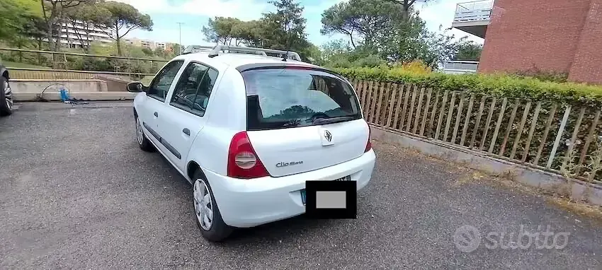 Usado Renault Clio II 58 CV (42 kW) 2008 Blanco Utilitario