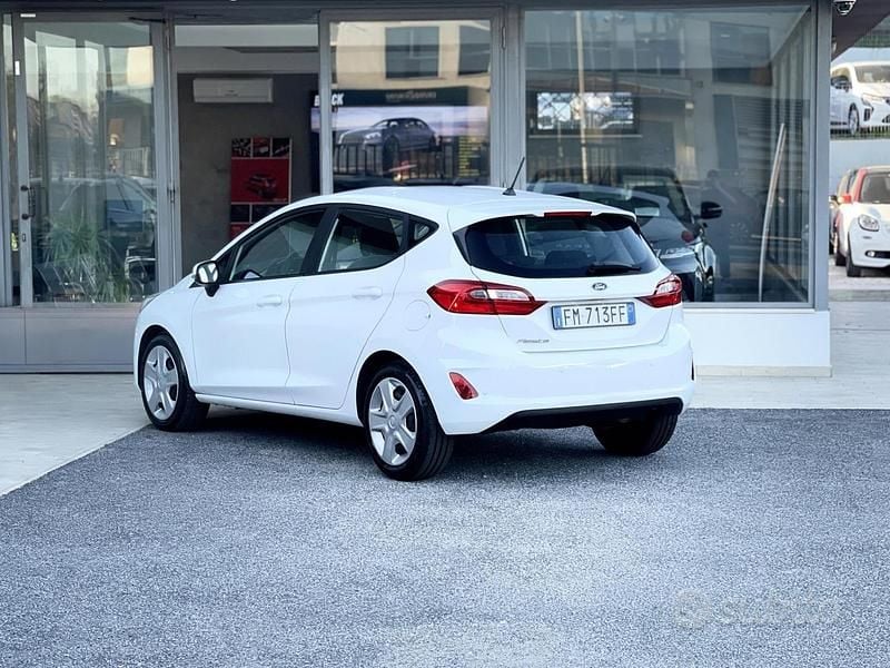 Usata Ford Fiesta 86 CV (63 kW) 2017 Bianco Berlina
