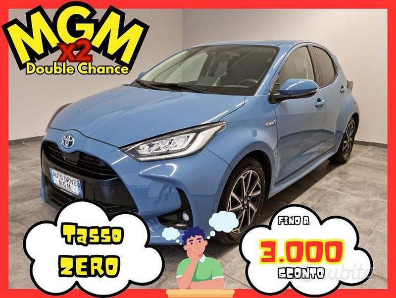 Usata Toyota Yaris Hybrid Trend 92 CV (67 kW) 2021 Blu Berlina