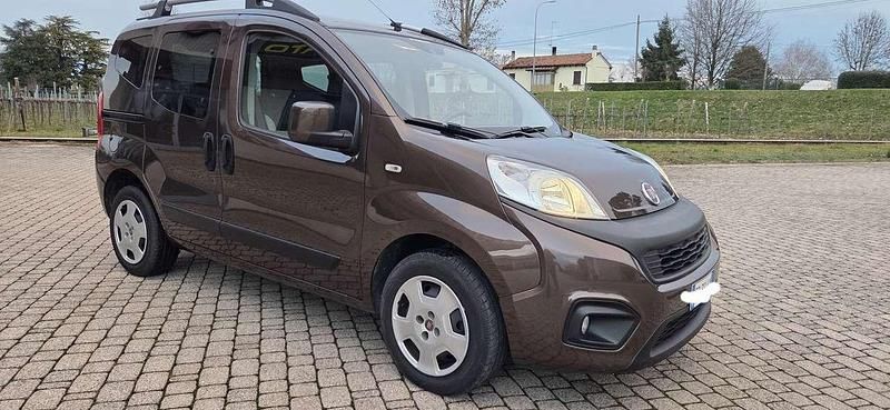 Usata Fiat Qubo Lounge 95 CV (69 kW) 2018 Marrone Monovolume