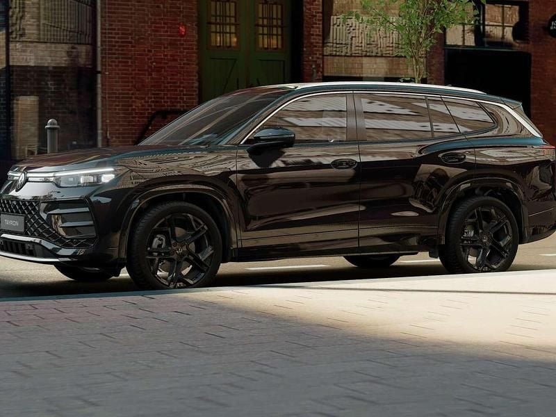 Nuova VW Tayron R-line Plus 193 CV (141 kW) 2026 Grenadill black metallizzato SUV