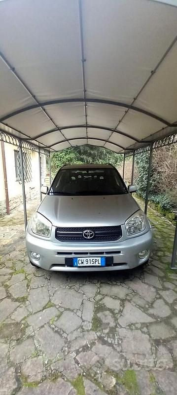 Usata Toyota RAV4 128 CV (94 kW) 2005 Grigio SUV