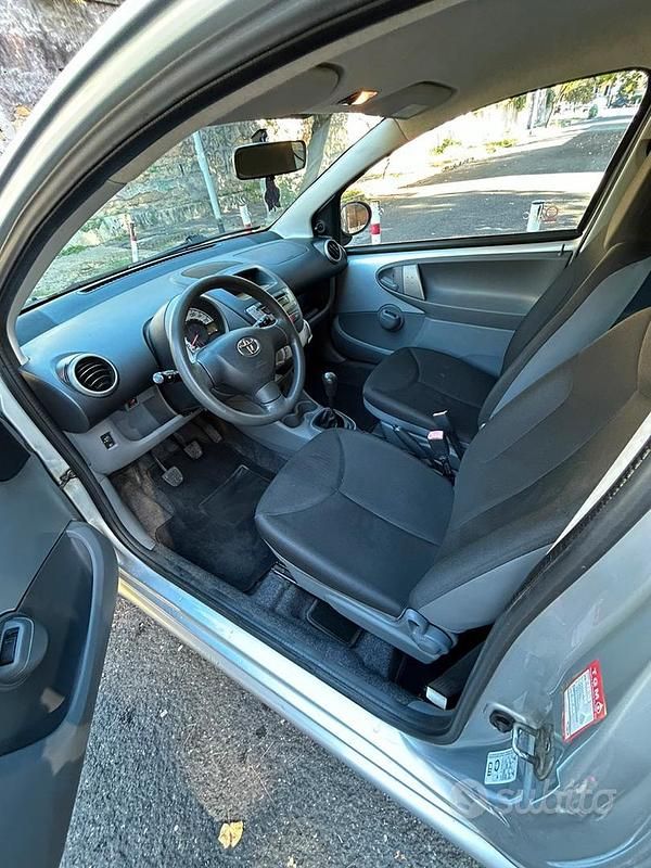 Usata Toyota Aygo 68 CV (50 kW) 2008 Grigio Utilitaria