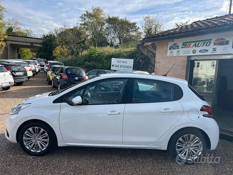 Usata Peugeot 208 Allure 82 CV (60 kW) 2018 Bianco Utilitaria