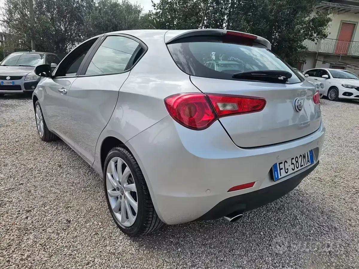 Usata Alfa Romeo Giulietta 120 CV (88 kW) 2017 Grigio Utilitaria