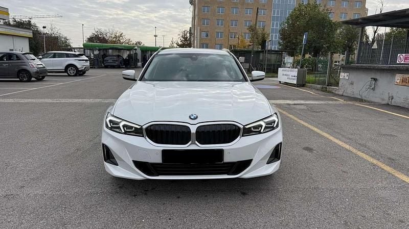 Usata BMW 320 190 CV (139 kW) 2023 Bianco Station wagon