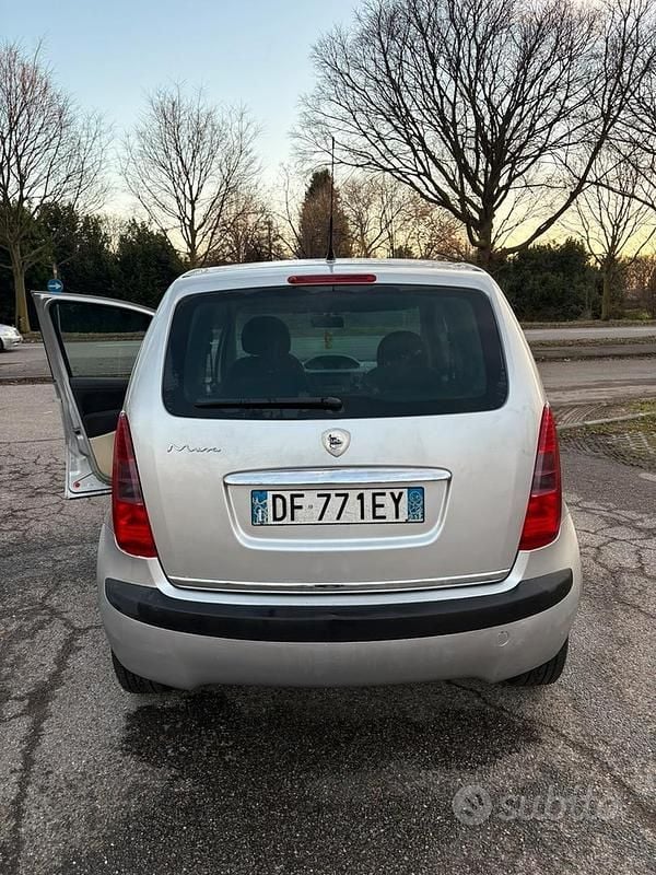 Usata Lancia Musa 2007 Grigio Monovolume